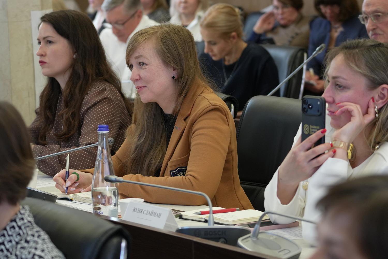 Податкові надходження, цифровізація та податкова медіація: ключові теми зустрічі Лесі Карнаух та бізнес-спільноти. Фото № 21/20
