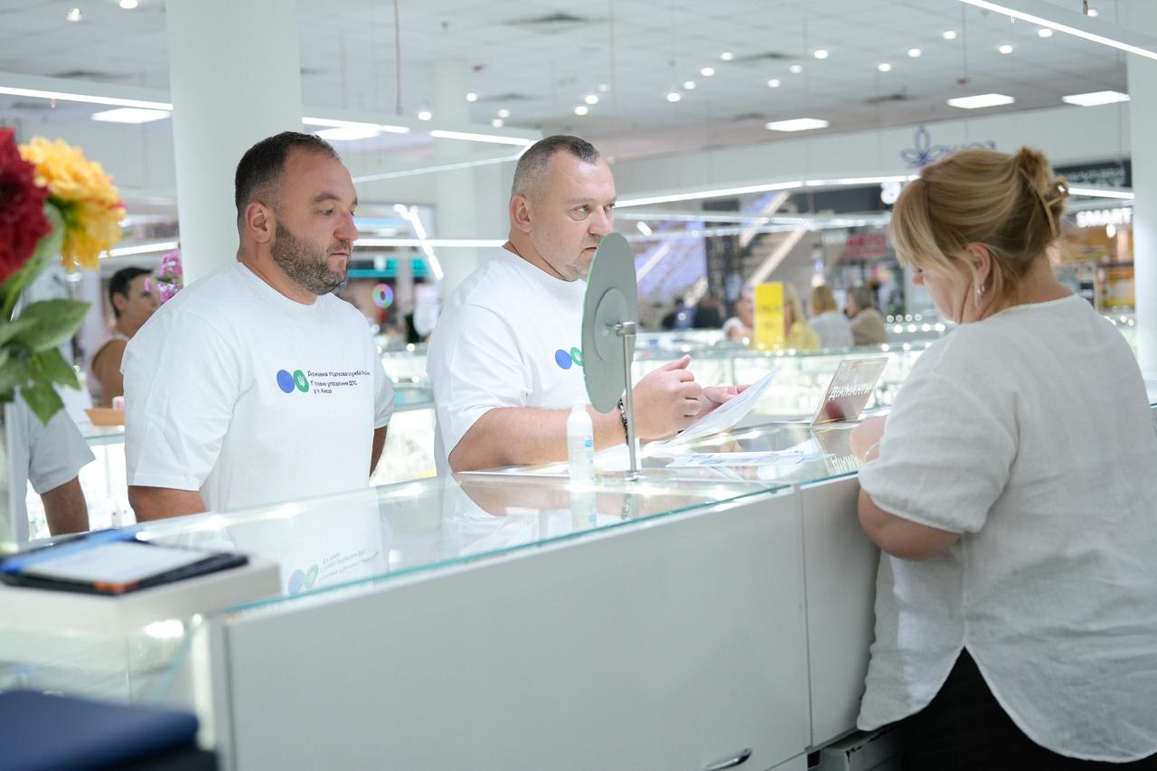 Столичні податківці консультують підприємців щодо податкових питань безпосередньо на робочих місцях . Фото № 7/6