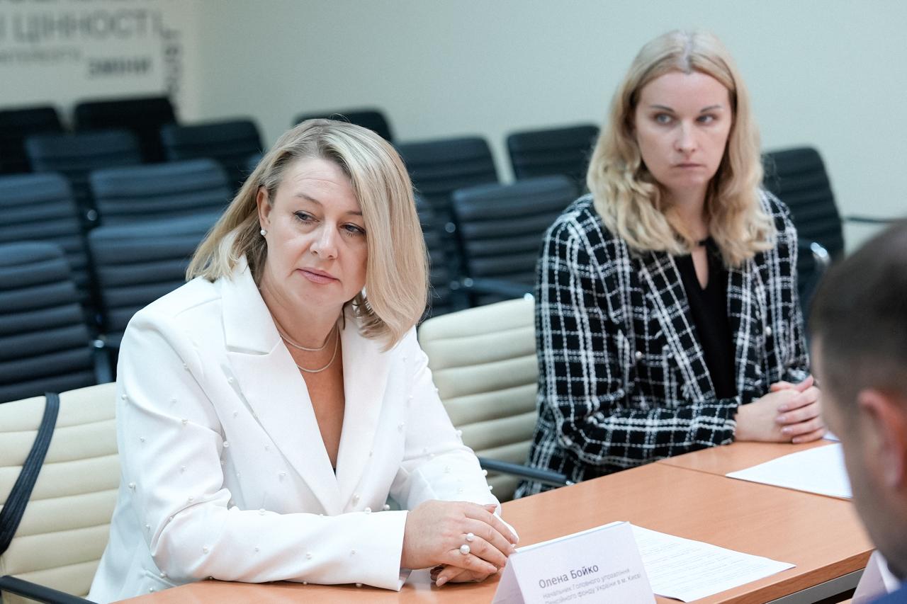 Представники ДПС Києва та ПФУ Києва обговорили питання сплати єдиного внеску та погашення заборгованості . Фото № 2/1
