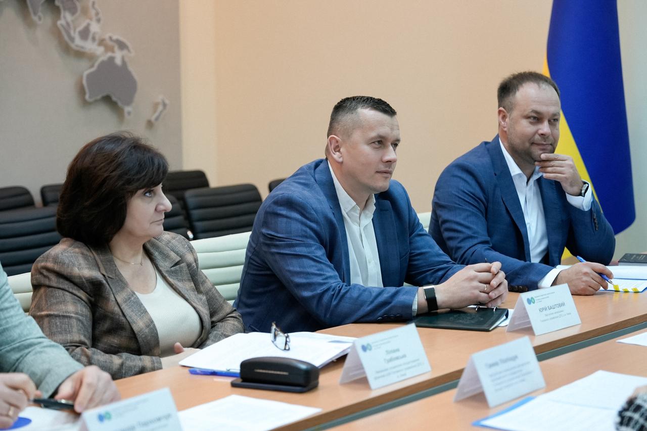 Представники ДПС Києва та ПФУ Києва обговорили питання сплати єдиного внеску та погашення заборгованості . Фото № 3/2